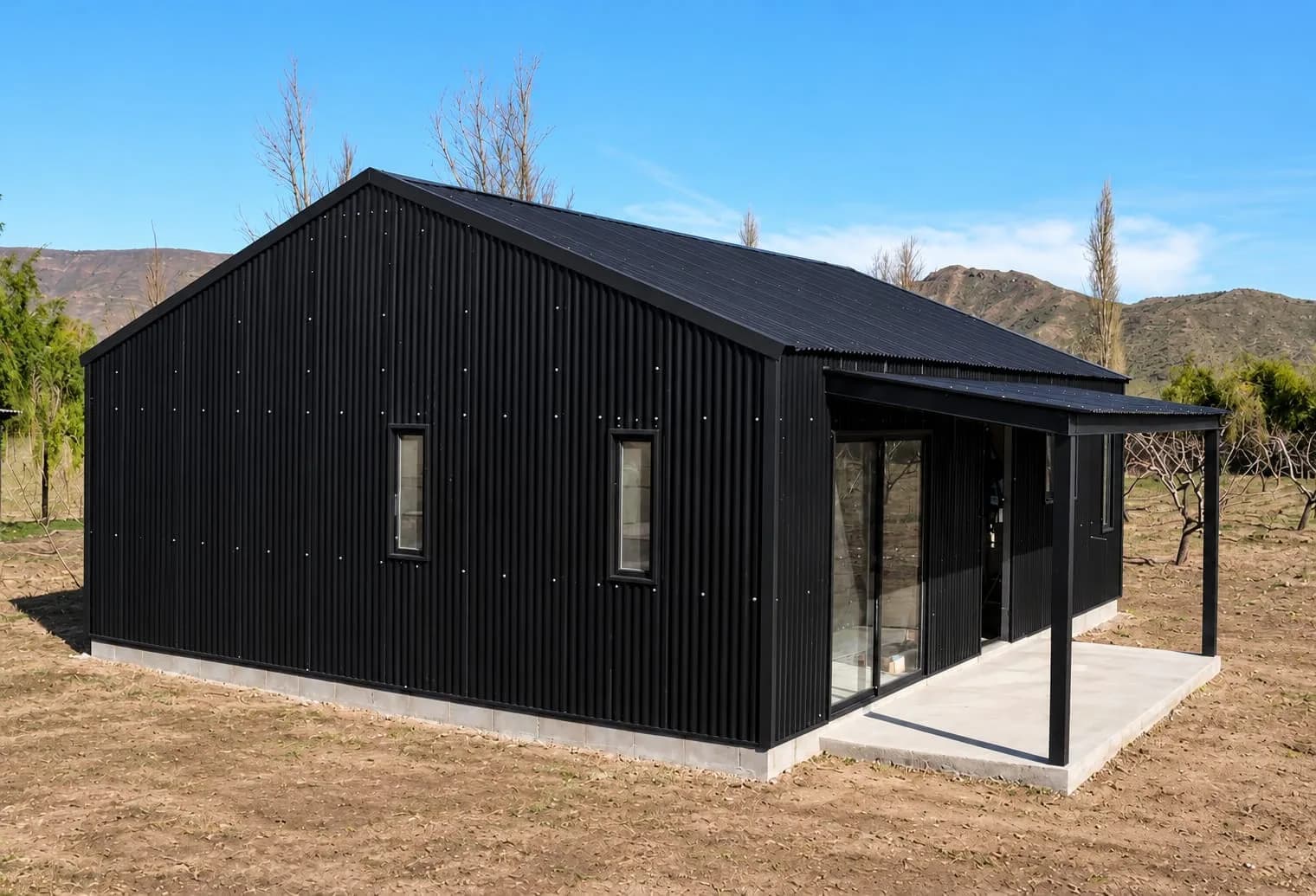 Casa terminada con terraza techada y ventanales